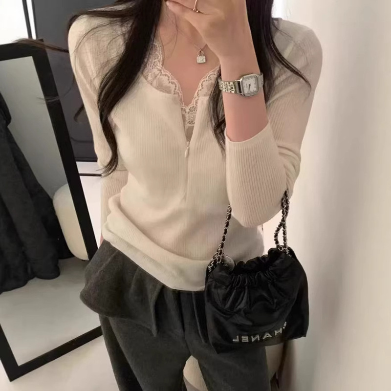 Korean-Style Beautiful White Lace V-Neck Knitted Base Shirt for Women, Unique and Super Stylish for Autumn and Winter, Short Inner Top