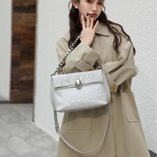 ��ʽ朗l���e���s���ٿ��b�����2025�¿�ٴ�μ�Ҹ��б���Ů