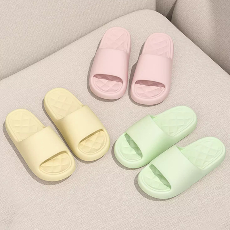 Spring and Summer Hot-Selling Ultra-Soft Slippers with Checkered Cushioning Insole, Waterproof and Quick-Drying, for Girls' Home Use, Large Quantity Available Spring and Summer Hot-Selling Ultra-Soft Slippers with Checkered Cushioning Insole, Waterproof and Quick-Drying, for Girls' Home Use, Large Quantity Available