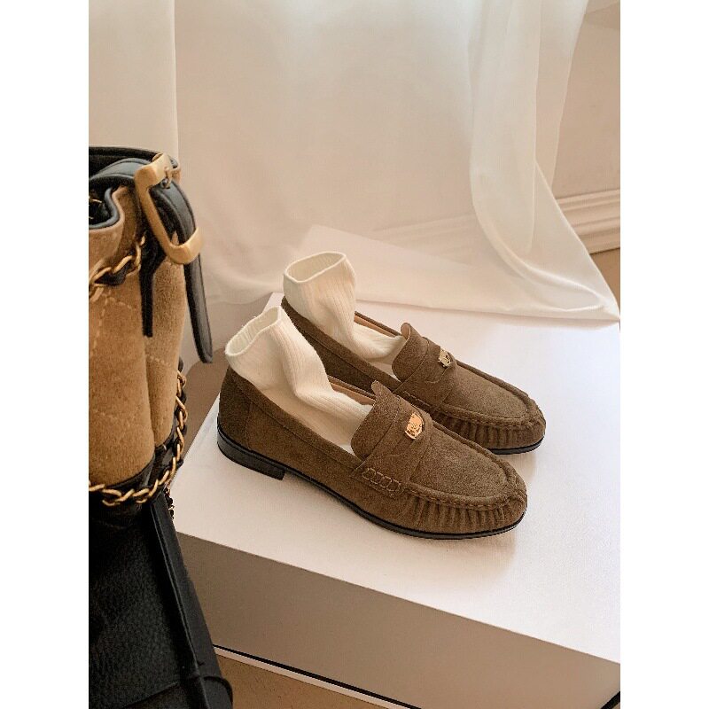 Giày lười nữ da bò nhăn nhúm phong cách retro, gót thô 6–8 cm, mũi tròn xỏ chân — Màu kaki, Màu nâu cà phê