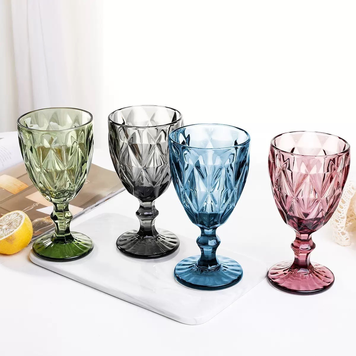 Gran por mayor transfronterizo vasos de vino en relieve europeos tazas de vidrio de colores tazas de bebida de jugo de frutas espesadas tazas de leche de boda tazas de pies altos