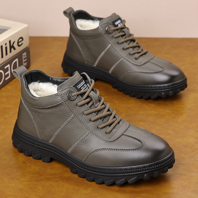 Invierno nuevos zapatos de algodón cálidos de lana para hombres antideslizantes casuales de veludo de mediana edad del noreste de China zapatos de hombre de tamaño grande