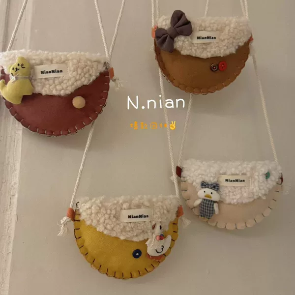 niannian Korean-style autumn and winter new handmade lamb wool versatile children's crossbody bag for going out