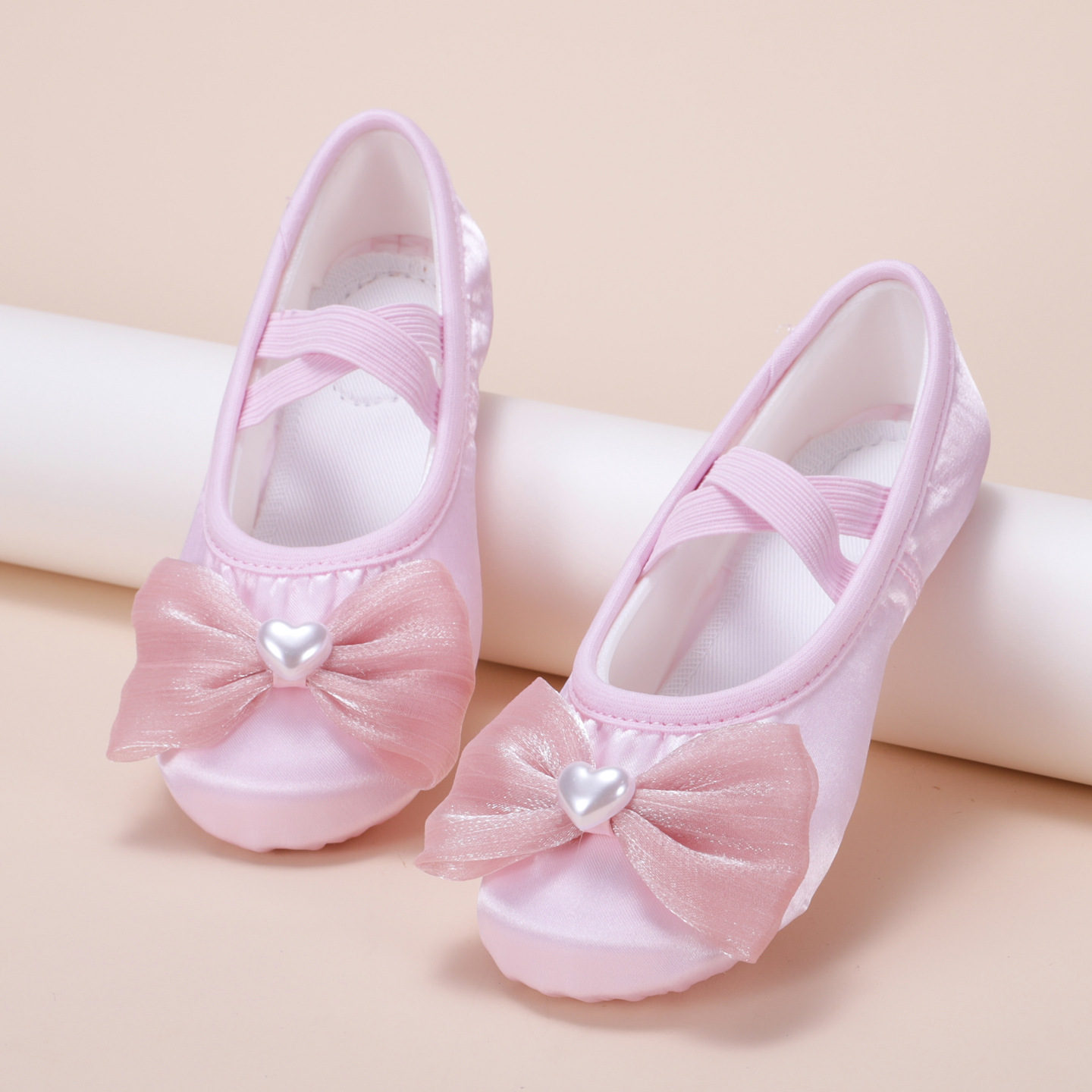 Cute Kidsren's Dance Shoes with Heart-Shaped Bow and Pearl Accessories to Decorate Girls' Practice Dance Shoes and Ballet Shoes 8130