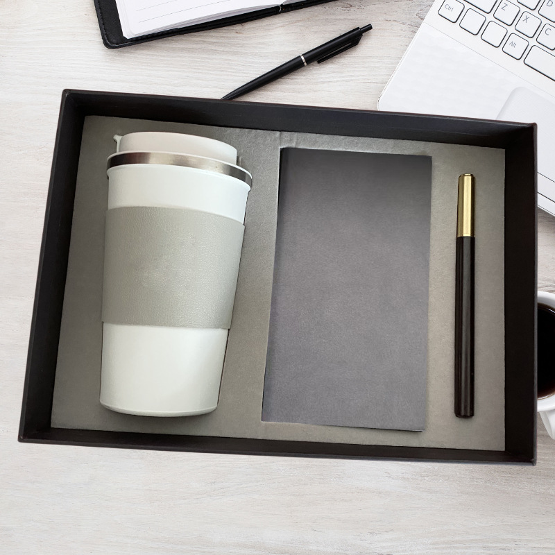 Actividades de la empresa Juego de regalos de empresa Logotipo impreso para enviar a los clientes Taza termo creativa para acompañar regalos de aniversario