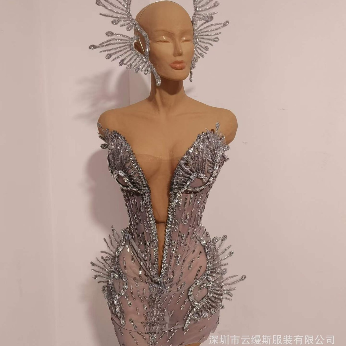 Silver heavy-duty rhinestone-embellished strapless mesh bodycon short dress with deep V-neck, see-through tight-fitting evening gown for dinner parties and runway shows