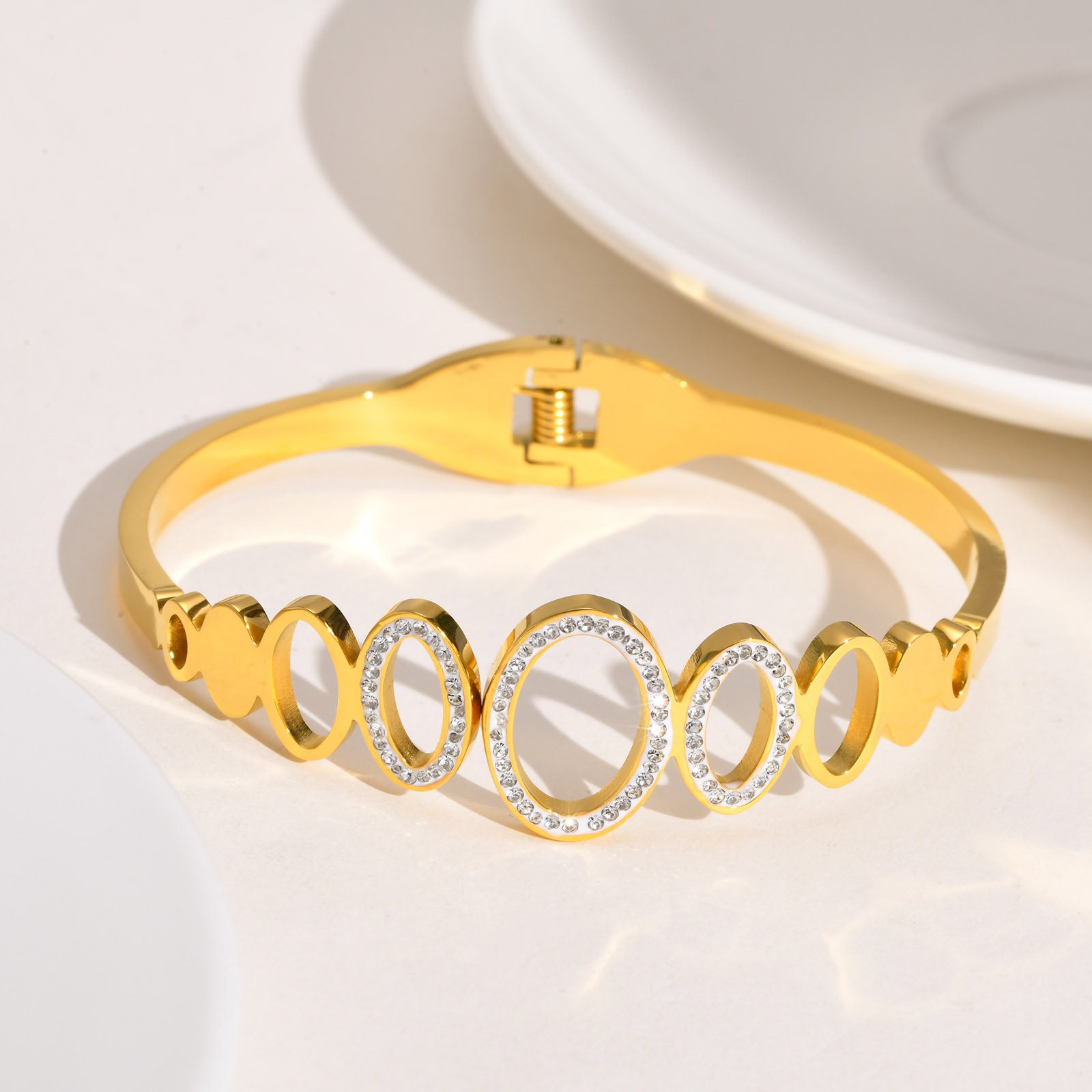 1 Piece Quantity Daily Occasion PVD Coated Gold Plated Flower Butterfly 304 Stainless Steel Streetwear Waterproof Non Tarnish Bangle