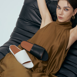 �����ͬ��Julia Heuer��Ƥ���mһ���Ϻ��sƽ����Ƥ�⴩���e�ļ�