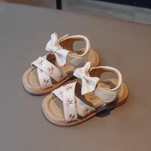 Girls Sandals 2024 New Fashion Princess Shoes Soft Sole Children's Beach Shoes Embroidered Children's Summer Roman Shoes