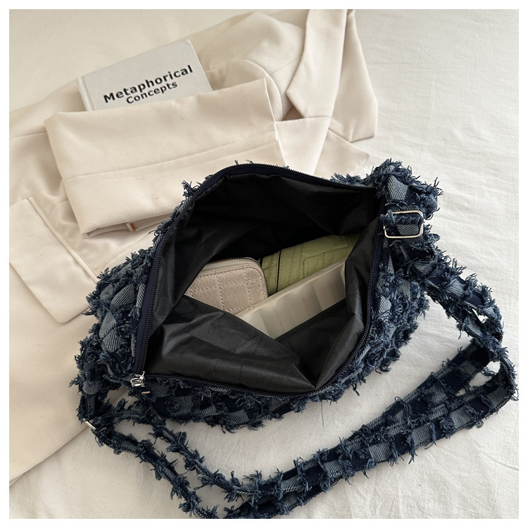 Casual and fashionable crossbody bag 2025 new style large-capacity simple checkered single-shoulder bag, personalized and versatile, lightweight underarm bag undefined