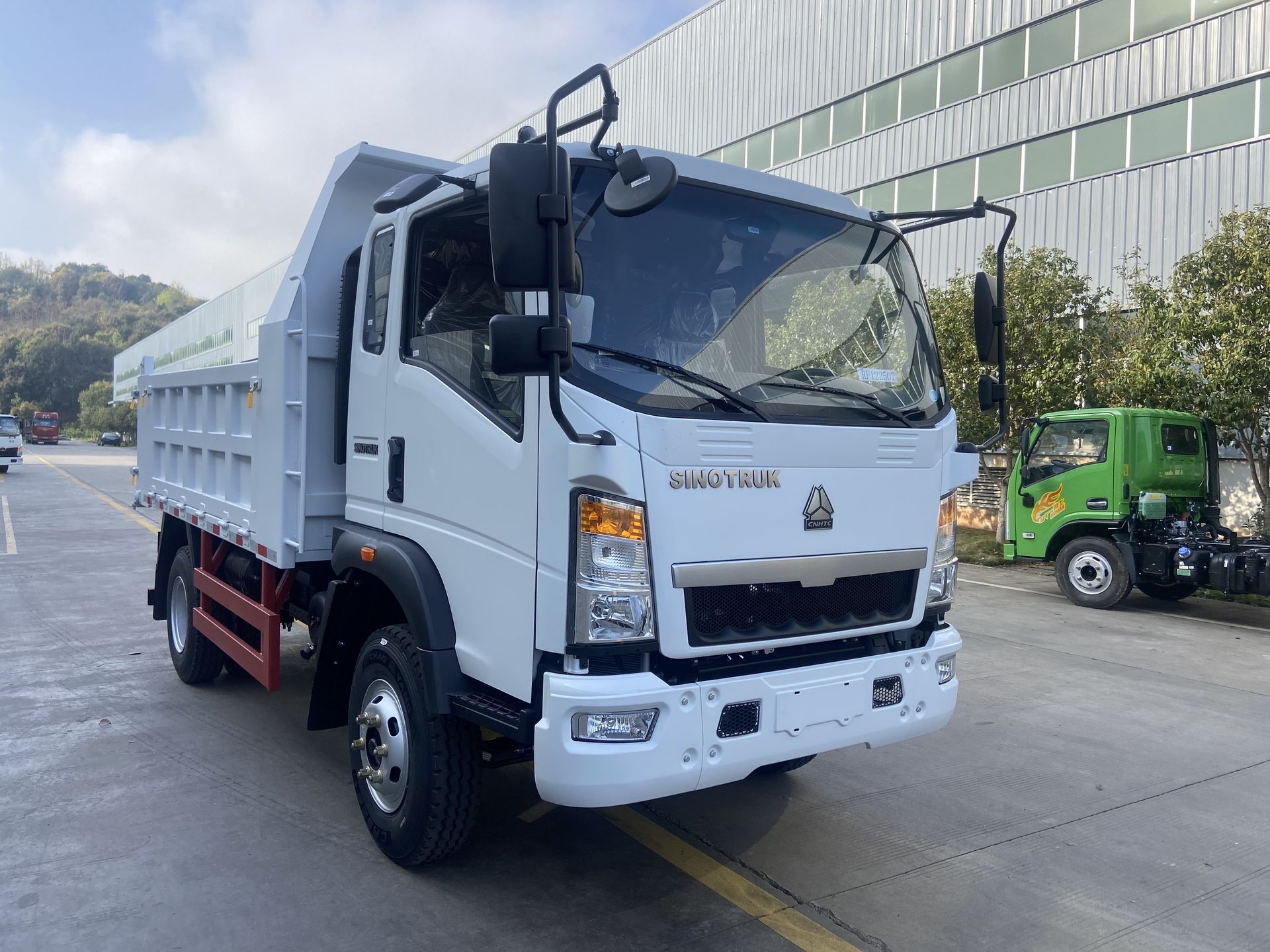 Howo dump truck, small tipper truck, 4x2 soil dump truck, 5-ton 10-ton soil transport vehicle