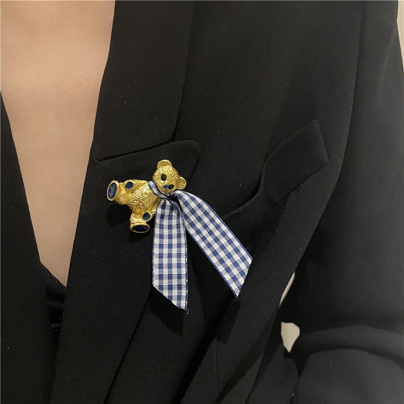 Bear Houndstooth Bow Korean Style Brooch Wholesale Nihaojewelry display picture 3
