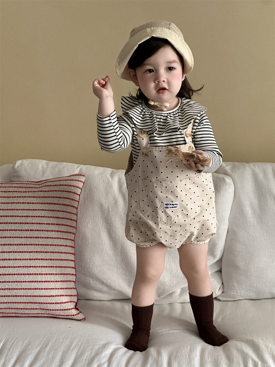 Ropa de otoño para niños, estilo coreano, ropa infantil, nuevo estilo de otoño 2025, conjunto de camisa de muñeca a rayas para niñas con tirantes y pelele