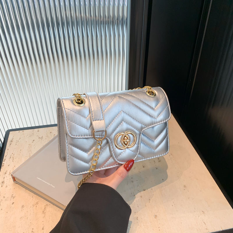 Bolsos de estilo extranjero para mujeres 2024 nuevo estilo bolso de cadena bordado bolso de estilo minimalista bolso de hombro bolso de moda