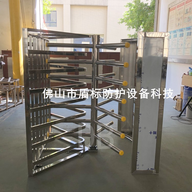 天津进出口不锈钢人行通道闸人脸识别门禁电动转闸栅栏十字杆转闸