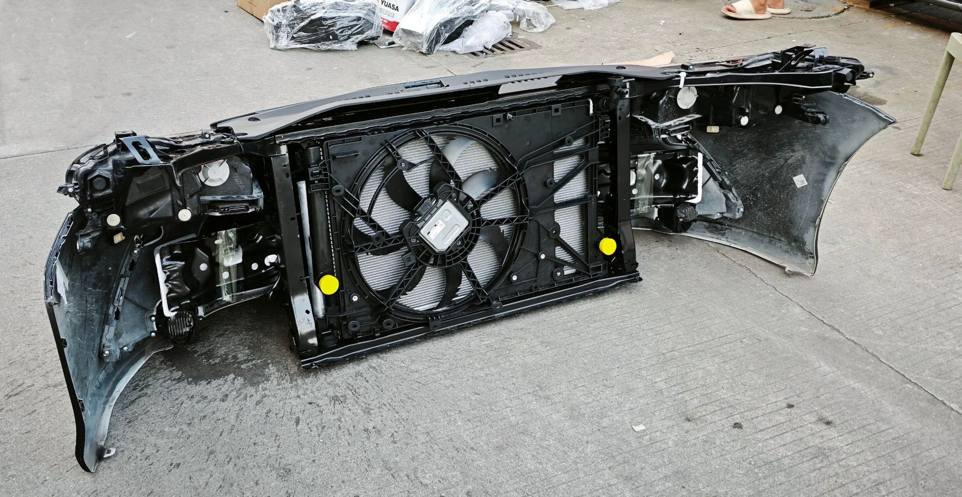 Suitable for Toyota Camry XV70 front bumper, front lip, front nose cutout, front bumper assembly