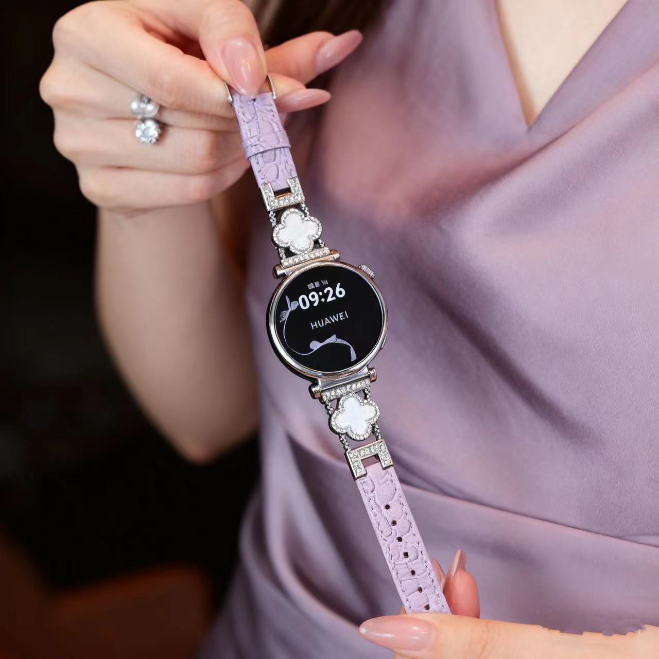 适用华为手表GT4/GT5轻奢四叶草拼鳄鱼皮金属表带watch34时尚女款