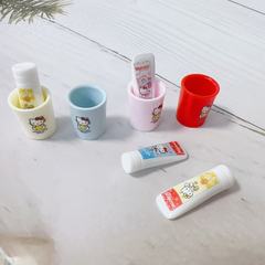 かわいい漫画キティ歯ブラシカップ子供用ドールハウスミニチュア食品おもちゃシーン小道具マッチングミニチュアセット