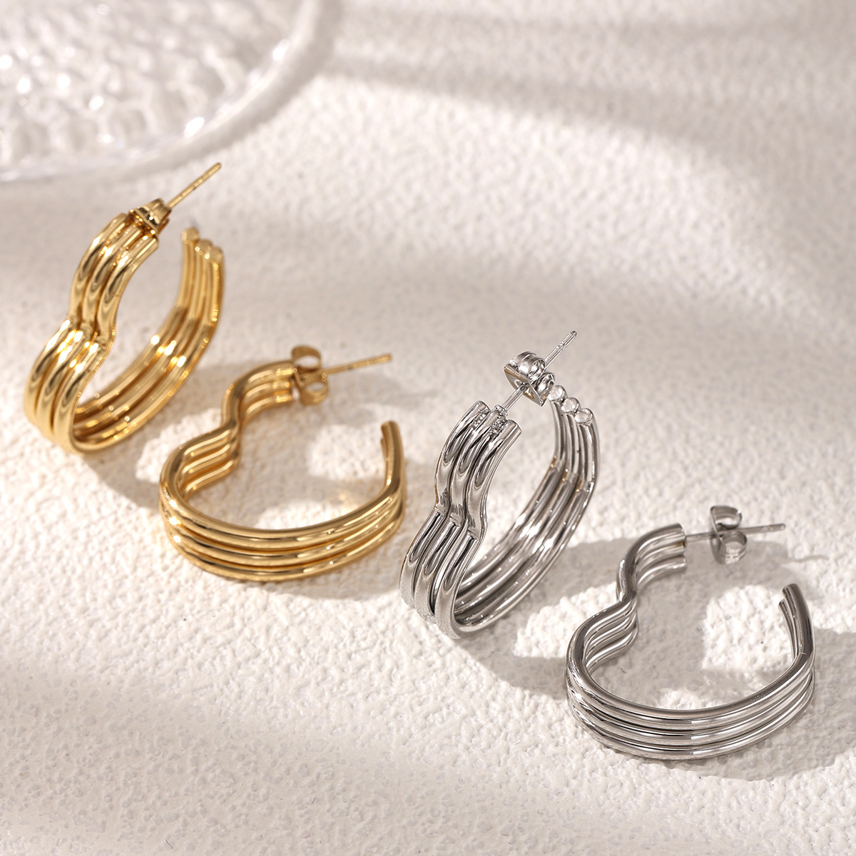 TENA estilo europeo y americano ligero lujo de alta sensación de acero inoxidable pendientes de acero de titanio de venta caliente transfronteriza anillo de amor para mujeres image 1