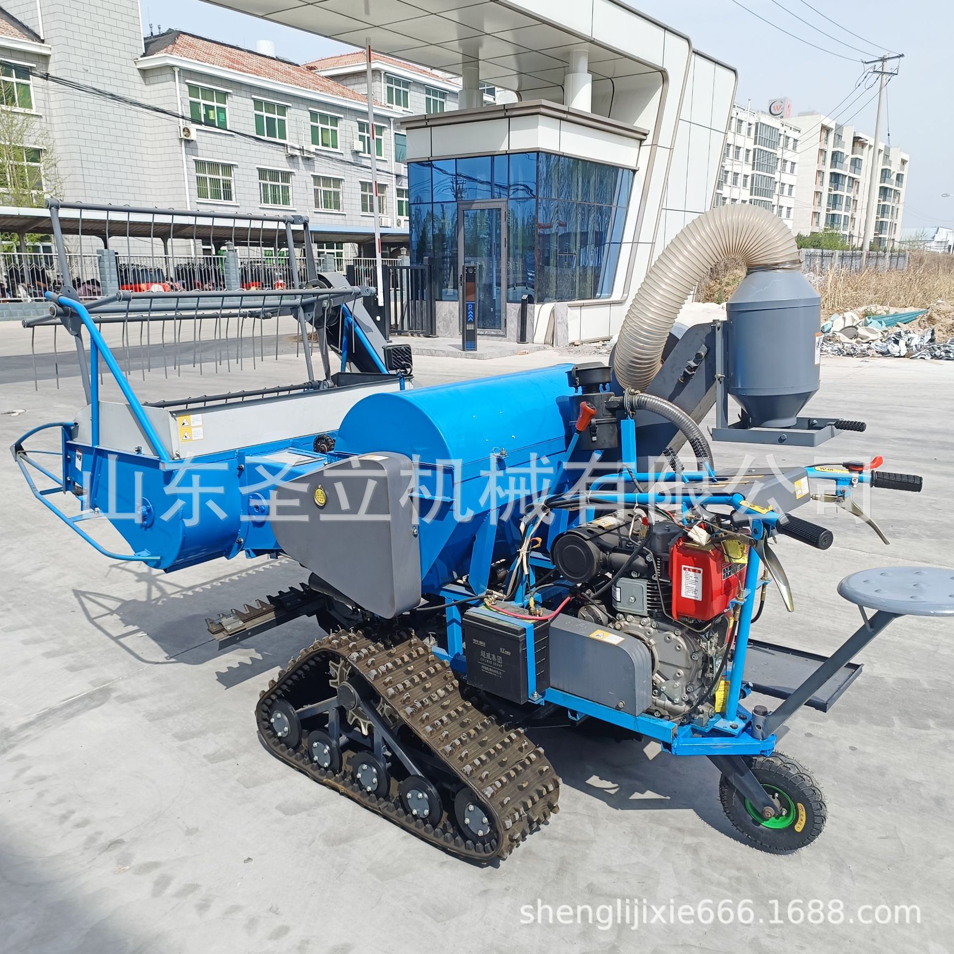 小麦割幅可乘坐式联合15马力水稻收割机防陷履带1米脱粒农机