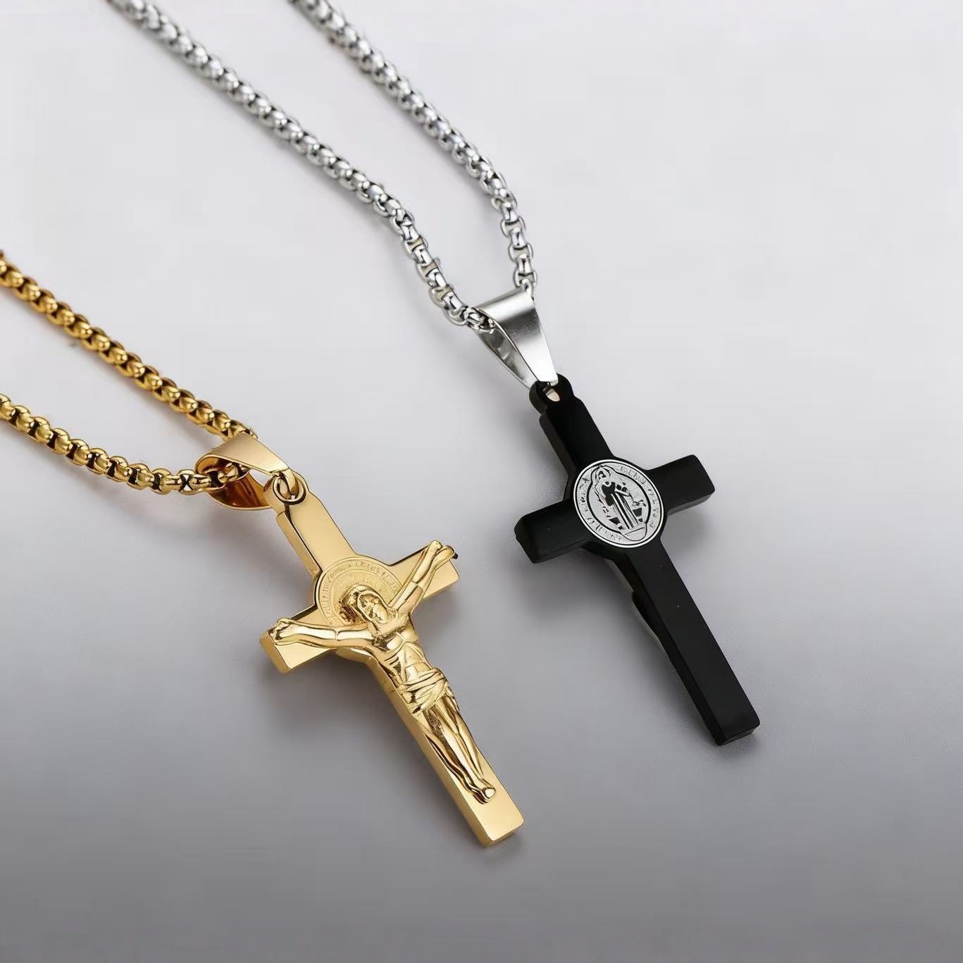 Korshalsband guld silver titanium stål trendiga smycken_voghion.com