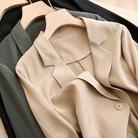 连衣裙;女式衬衫;时尚休闲套装