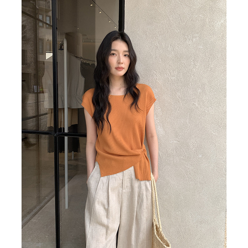 Mmc Asymmetrical Hem Diagonal Buckle Design Knitwear 2026 Summer New Linen Short-Sleeved Top 61m61093 Mmc Asymmetrical Hem Diagonal Buckle Design Knitwear 2026 Summer New Linen Short-Sleeved Top 61m61093