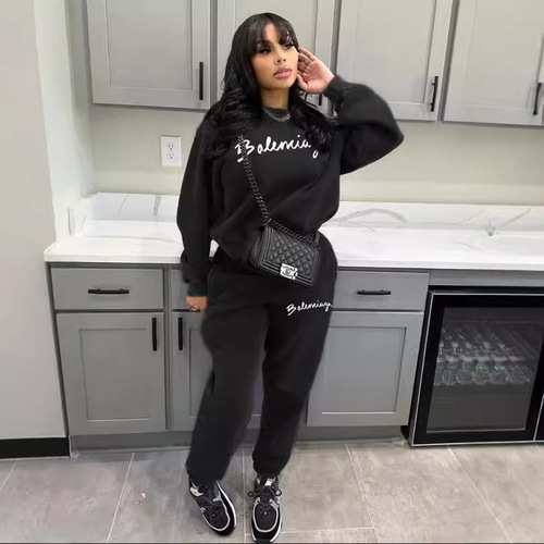 Bestselling Padded Crewneck Sweatshirt Two-Piece Set, Sporty and Fashionable, Unisex Couple's Outfit, Crewneck Set, New Women's Style