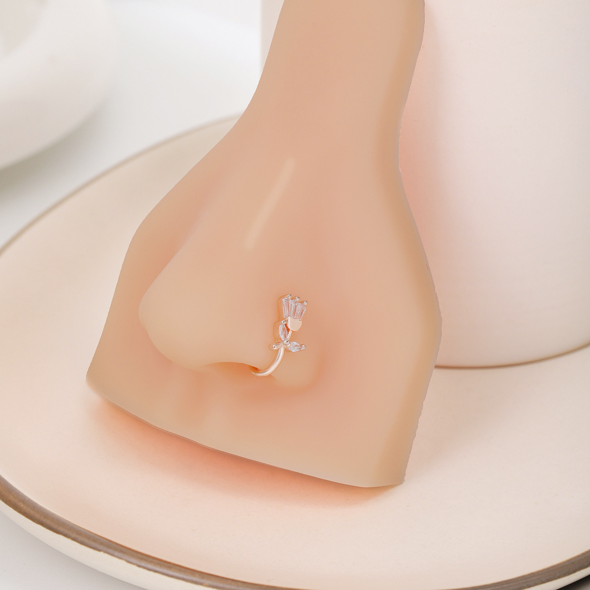 Cross-Border Simple Exquisite Inlaid Diamond Leaf Rose Flower Foreign Trade Jewelry Stud European And American_voghion.com