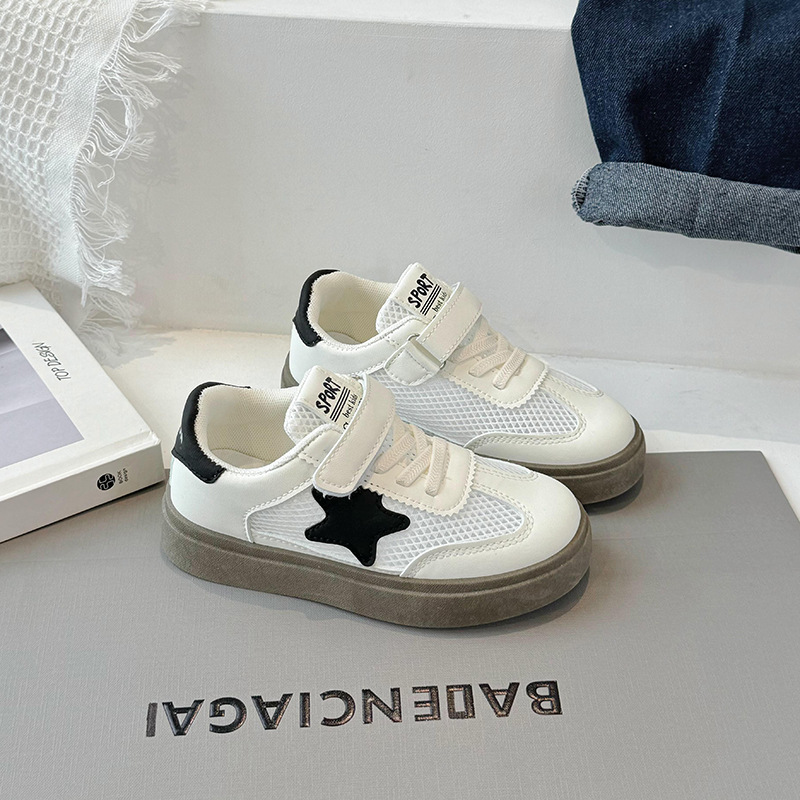 Zapatos de malla de niñas transpirables 2026 primavera y otoño nuevos zapatos de moda para niños pequeños blancos de altura baja zapatos de skate