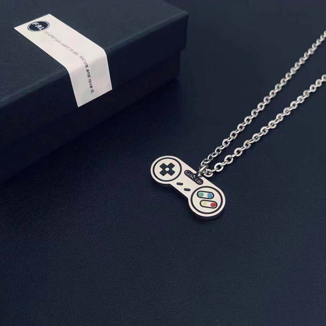 Personalized Controller Pendant Necklace For Men And Women_voghion.com