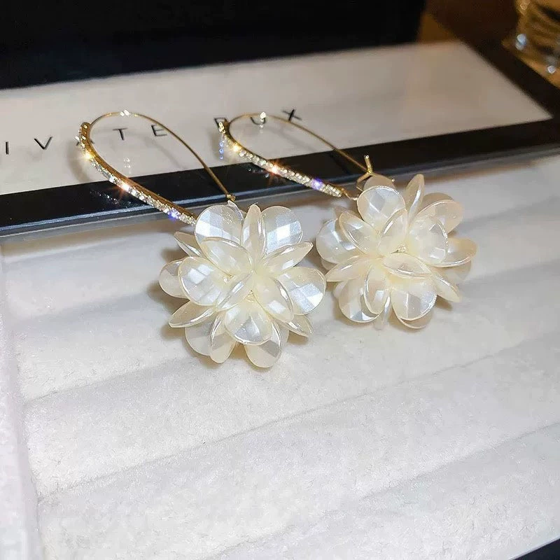 Изысканные ретро серьги из жемчуга, стиль Chanel, цветочные, французский ретро стиль, стиль легкой роскоши, западный стиль, стиль высокого качества, интернет-знаменитость