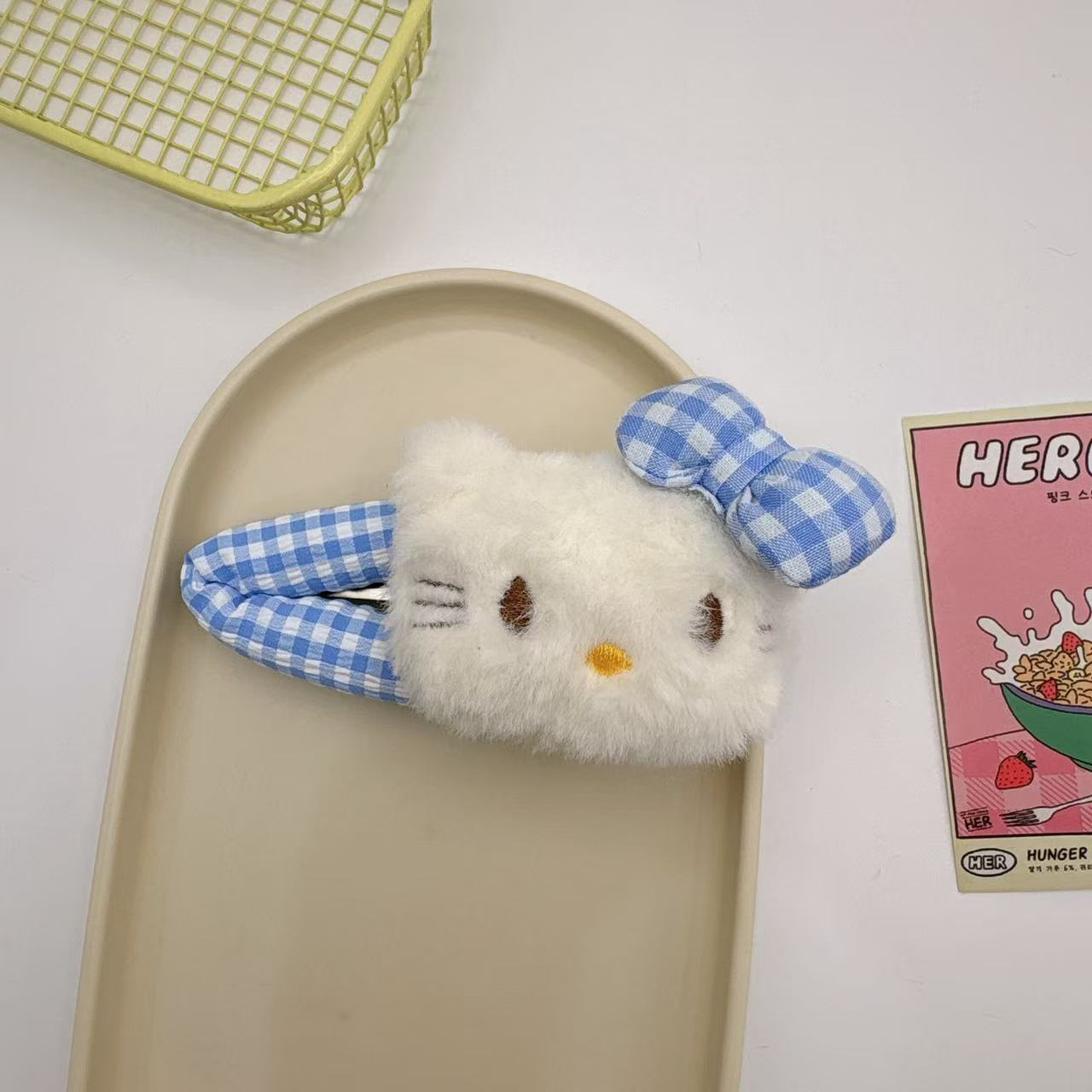 파란색 격자 무늬 나비 넥타이