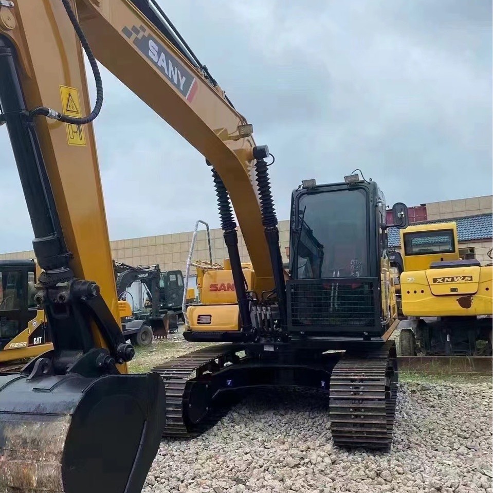 Línea de exportación de China en el extranjero de segunda mano 155 135 215 200 240 excavadora coche especial - exportación