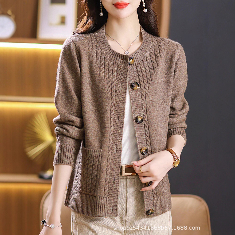 Round Neck Sweater Jacket Women's Spring & Fall 2025 New Loose Outer Top Large Size Western Style Short Knitted Cardigan