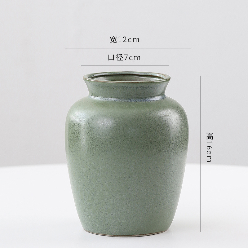 汝窯花瓶陶磁器中国式高級感民宿ホテルに生花を挿します。|undefined