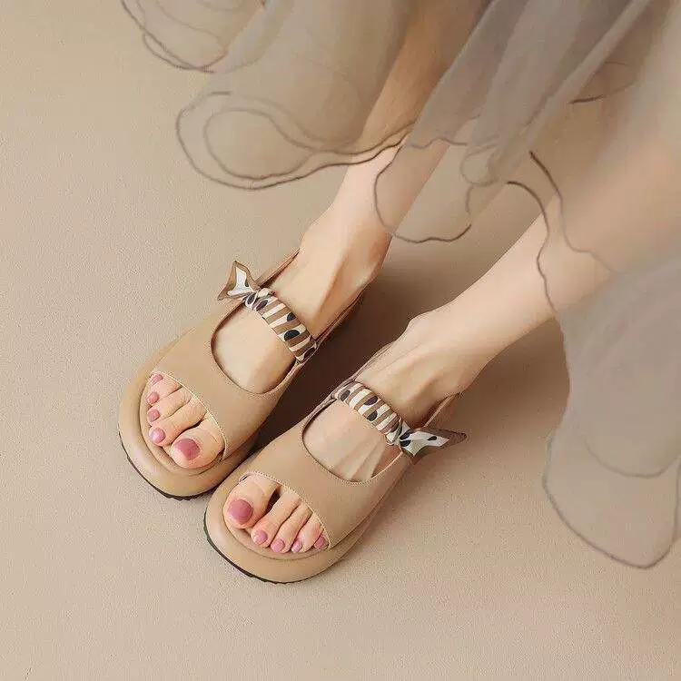 Женские сандалии в французском стиле, лето 2025, новые сказочные сандалии для улицы, пляжные с толстой подошвой, мягкие плоские римские туфли.