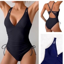 �羳Ӿ��Ů�W����ɫ���������@���B�wӾ�±Ȼ���W�����QSwimsuit