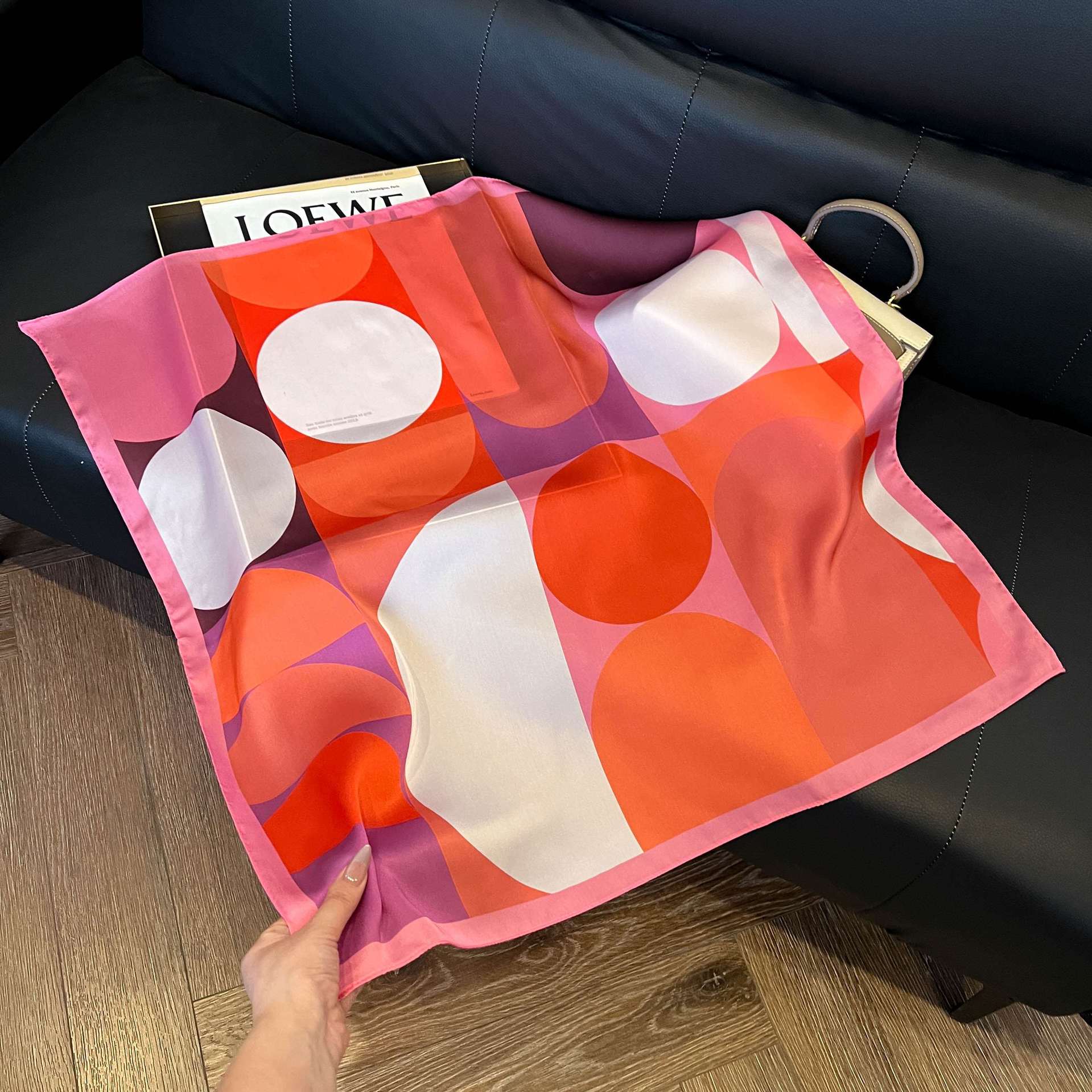 Transfronterizos nuevos bufandas de seda azul de alto nivel de seda cuadrada de simulación bufandas de moda de decoración de moda de combinación bolsa correa de pelo bufandas profesionales
