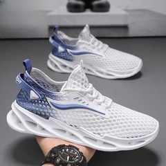 男性靴2025スポーツシューズ夏の新しい厚い底の快適なネットの通気性ファッション運動の流行の薄いカジュアルシューズ