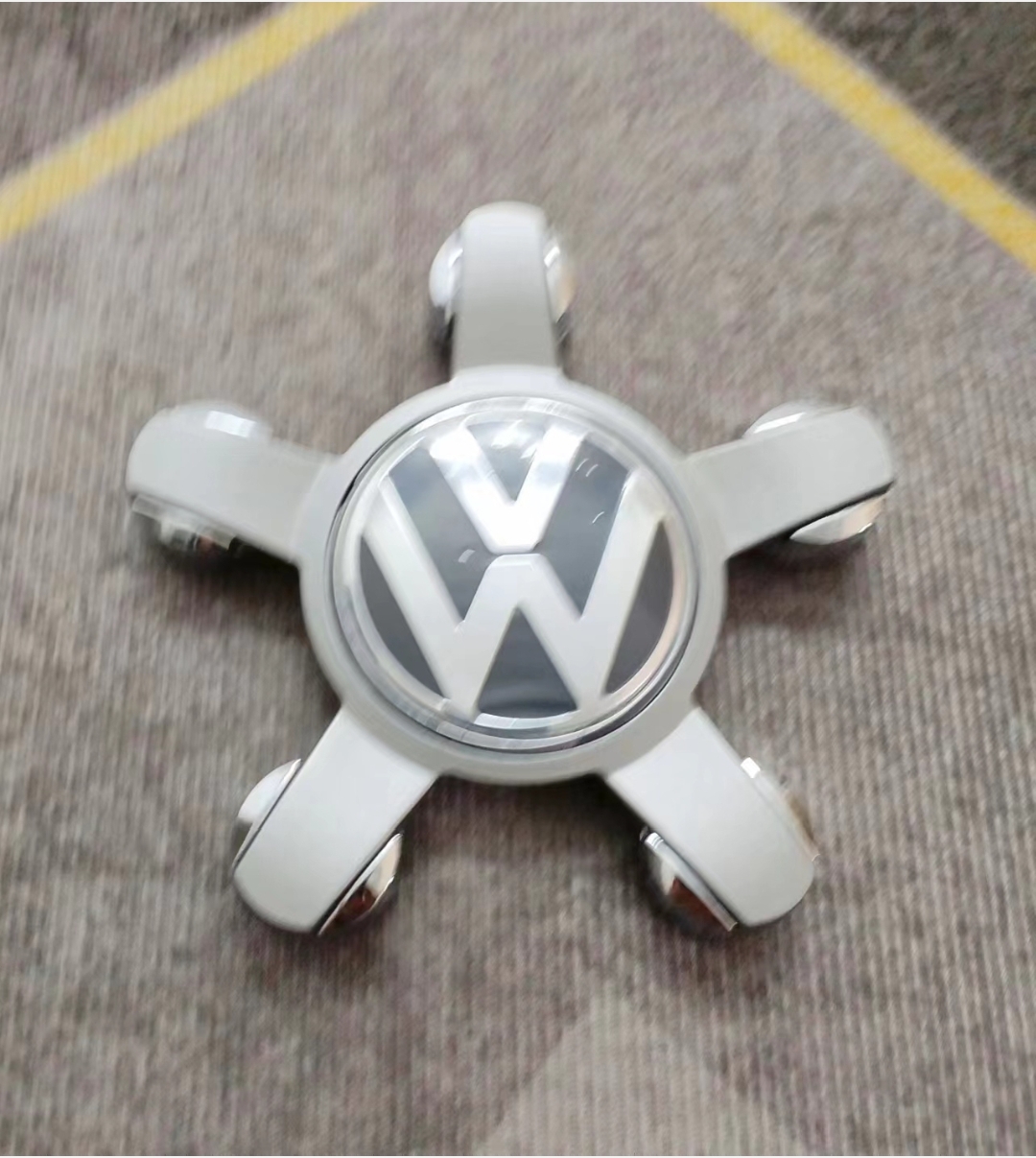 Audi wheel hub cap A4L/A3/Q3/Q5L/A6/Q2L/Q5/A5/A6L five-prong tire logo cover