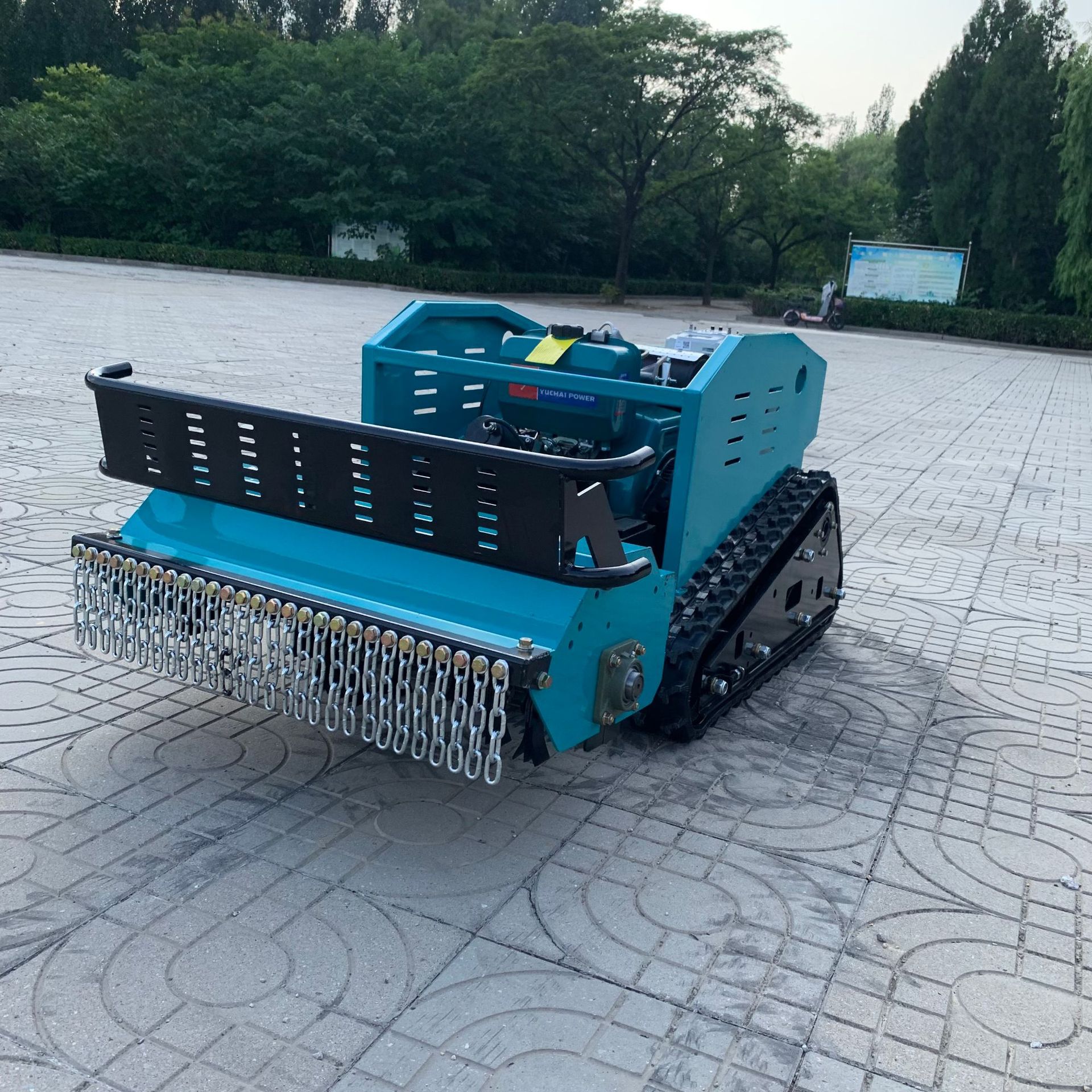 家用小型履带割草机全地形果园大棚除草机 四驱遥控打草碎草机