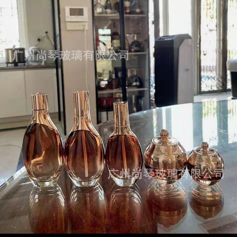 En stock botella de vidrio de traje de spray 30ml-150ml loción de prensa esencia 20g crema cosméticos sub-botella
