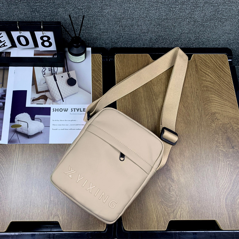 Trendy Fashion Crossbody Bag with a High-End Feel, Unique Design, Single-Shoulder Bag, Small Square Bag, High Street Style Phone Bag, Portable and Lightweight Trendy Fashion Crossbody Bag with a High-End Feel, Unique Design, Single-Shoulder Bag, Small Square Bag, High Street Style Phone Bag, Portable and Lightweight