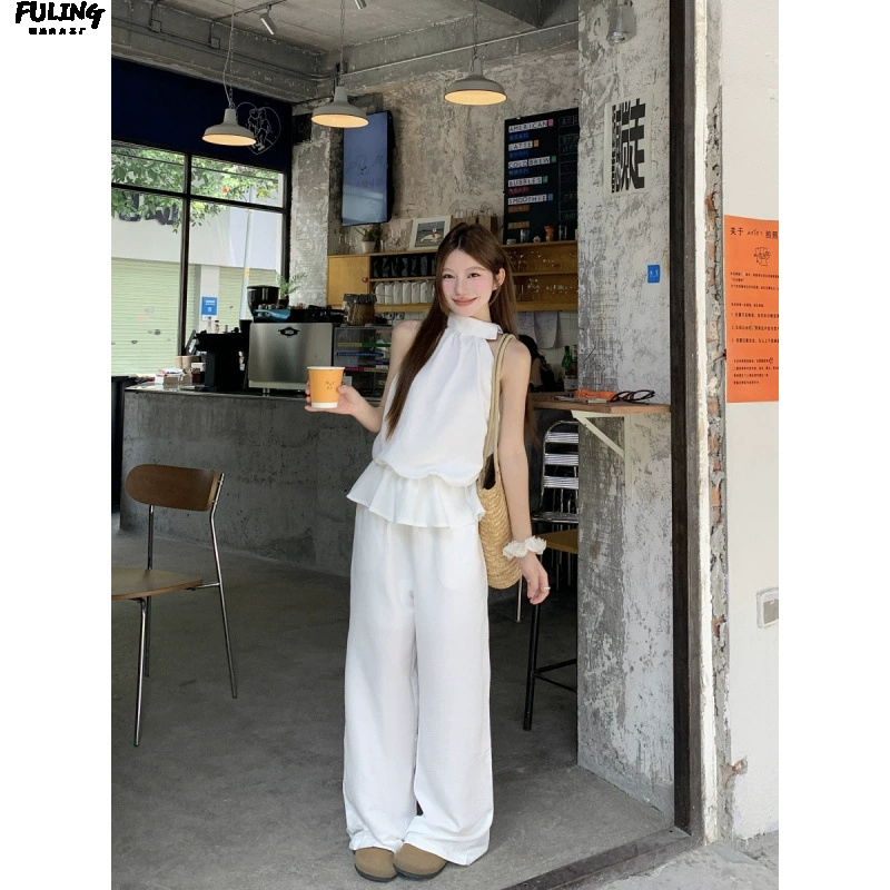 Женский летний костюм: топ-жилет без рукавов с рюшами и завязками на шее в французском стиле, свободного кроя, и широкие длинные брюки.