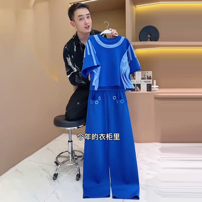 女性のためのハイエンドカジュアルスポーツスーツ 2025 夏の新しいファッション年齢軽減デザインメッシュ半袖ツーピーストレンディセット|undefined