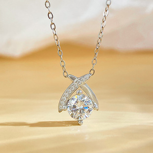 Moissanite Necklace for Women, Pendant Made of S925 Sterling Silver with Platinum Plating, Cross-Shaped Heart Design, High-End Clavicle Chain, Tk Cross-Border