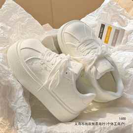韩系松糕厚底小白鞋子2026新款超火板鞋百搭增高休闲面包鞋女