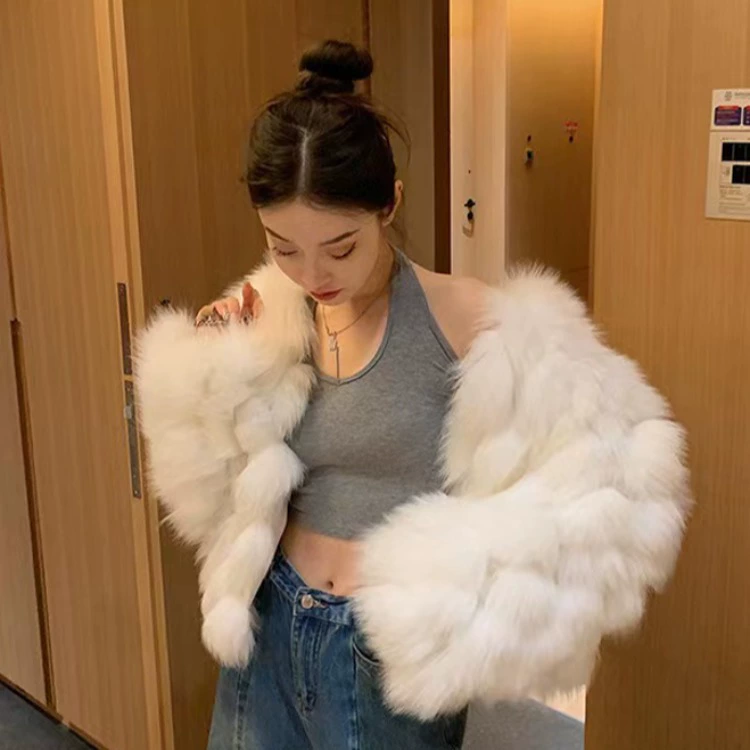 COCO Fur Yaochi Fairy осень-зима 2024 новое пальто из меха с V-образным вырезом для молодых женщин, короткое меховое пальто