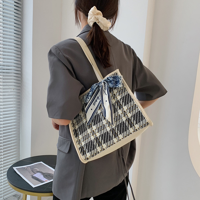 High-Capacity Bag Women's 2021 New Trend Plaid Scarf Hand-Held Tote Bag Woven Collision Color One-Shoulder Underarm Bag